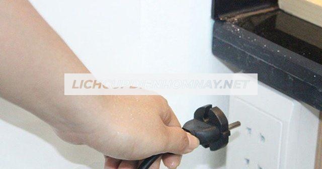 Hãy ngắt các thiết bị điện